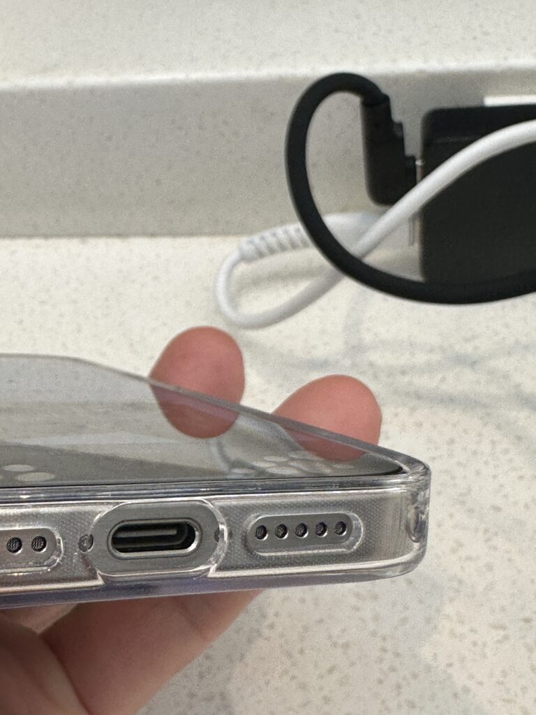 iPhone 15 Proの充電端子はUSB Type C