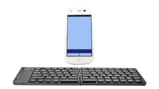 スマートフォンにキーボードを接続してパソコンみたいに