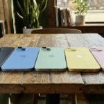 iPhone15が並んでいるカラフルに